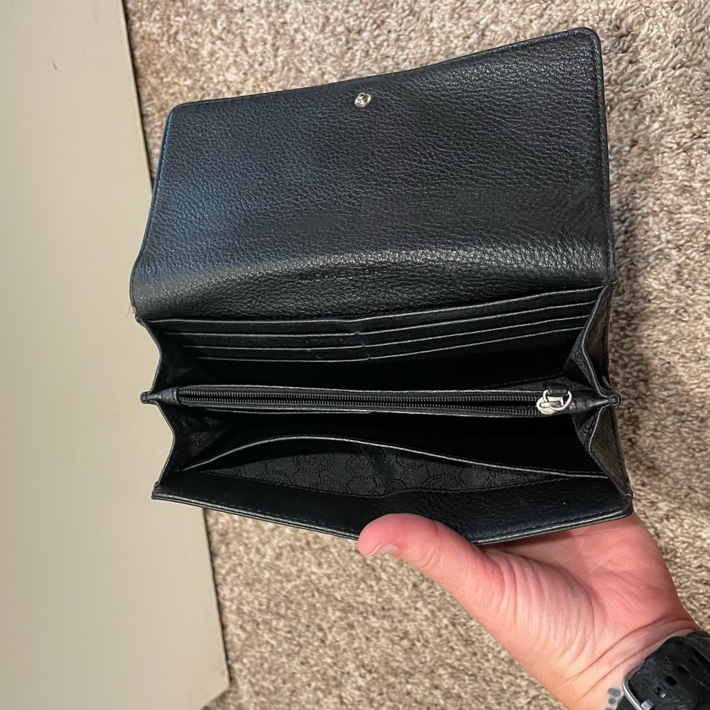 🖤Michael Kors black wallet with silver hardware🖤 - Picture 2 of 4
